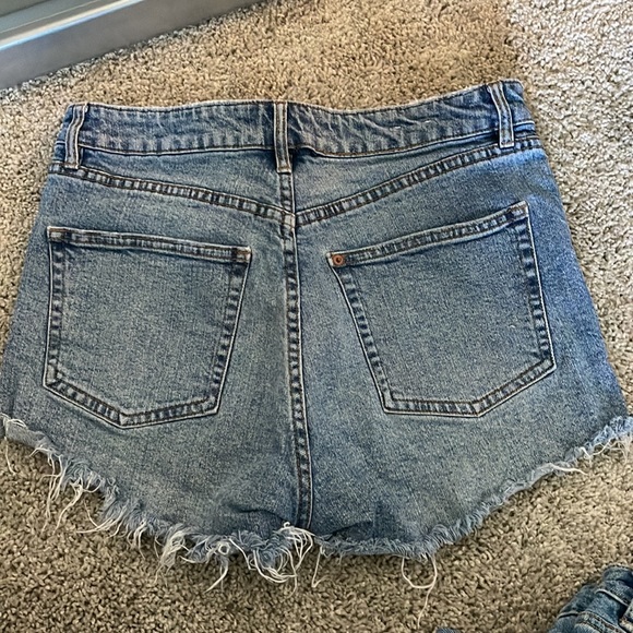 H&M denim shorts - Picture 2 of 2